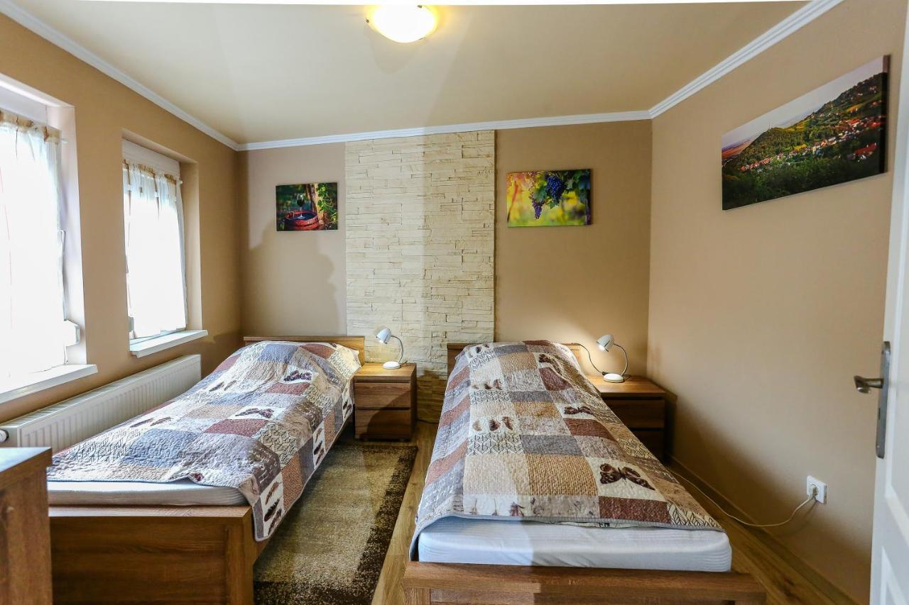 Gardi Apartman Szekszard Luaran gambar