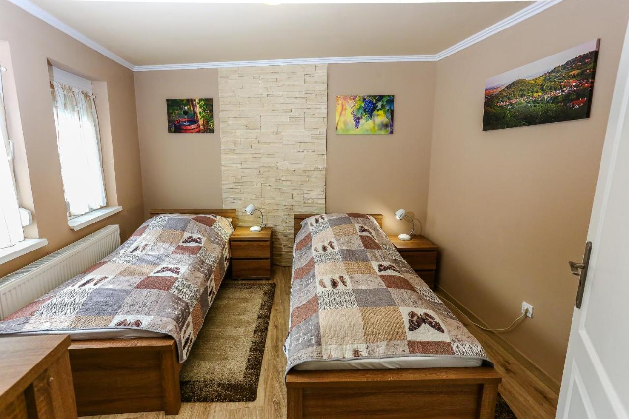 Gardi Apartman Szekszard Luaran gambar