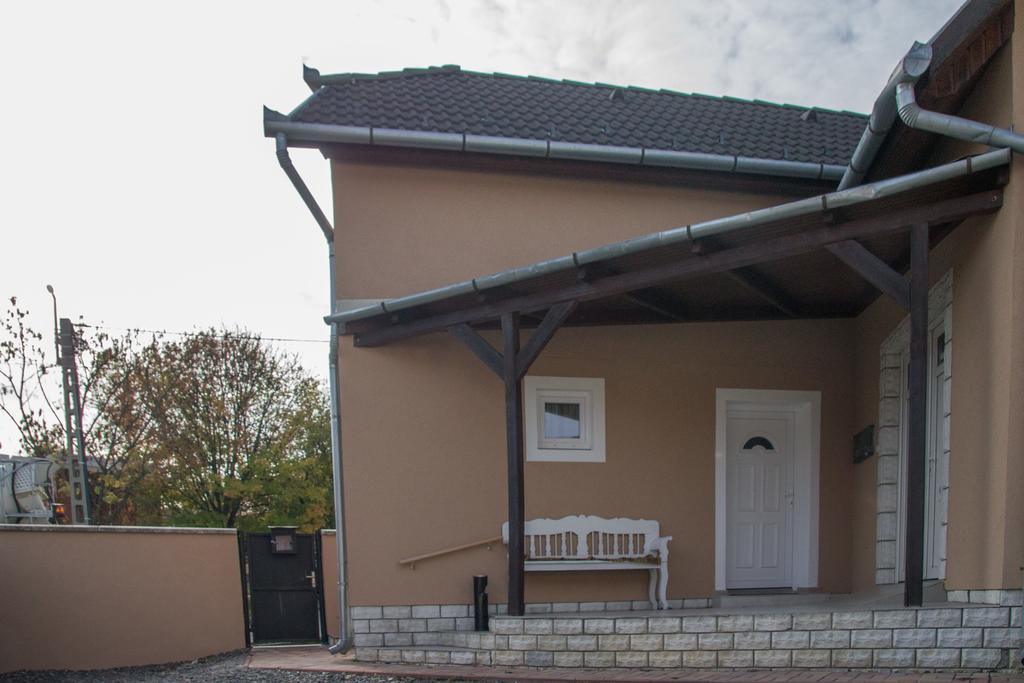 Gardi Apartman Szekszard Luaran gambar