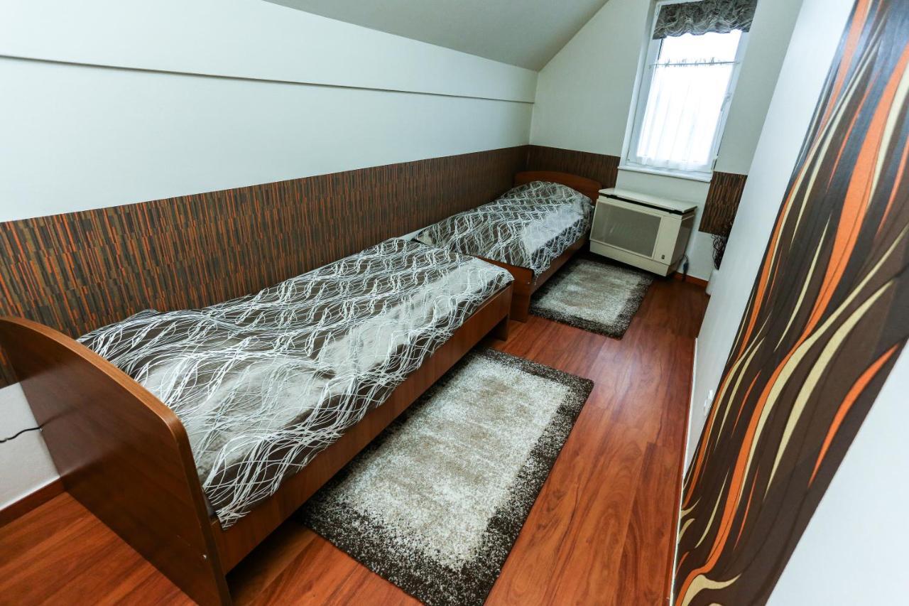 Gardi Apartman Szekszard Luaran gambar