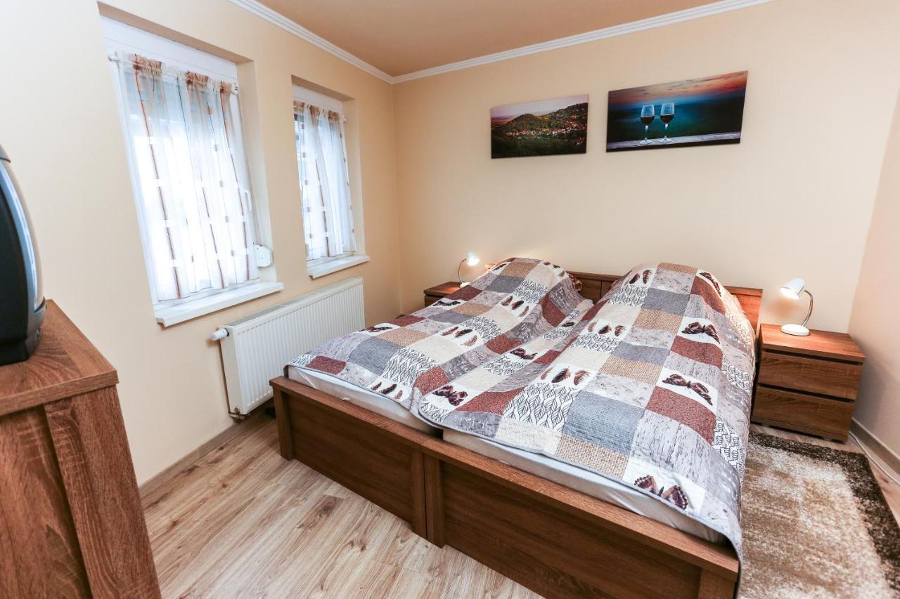 Gardi Apartman Szekszard Luaran gambar